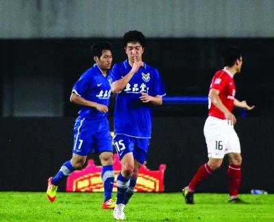 孔德斩获巴萨生涯欧冠首球，并上演职业生涯首次梅开二度（孔德攻入巴萨欧冠处子球，职业生涯首次完成梅开二度）