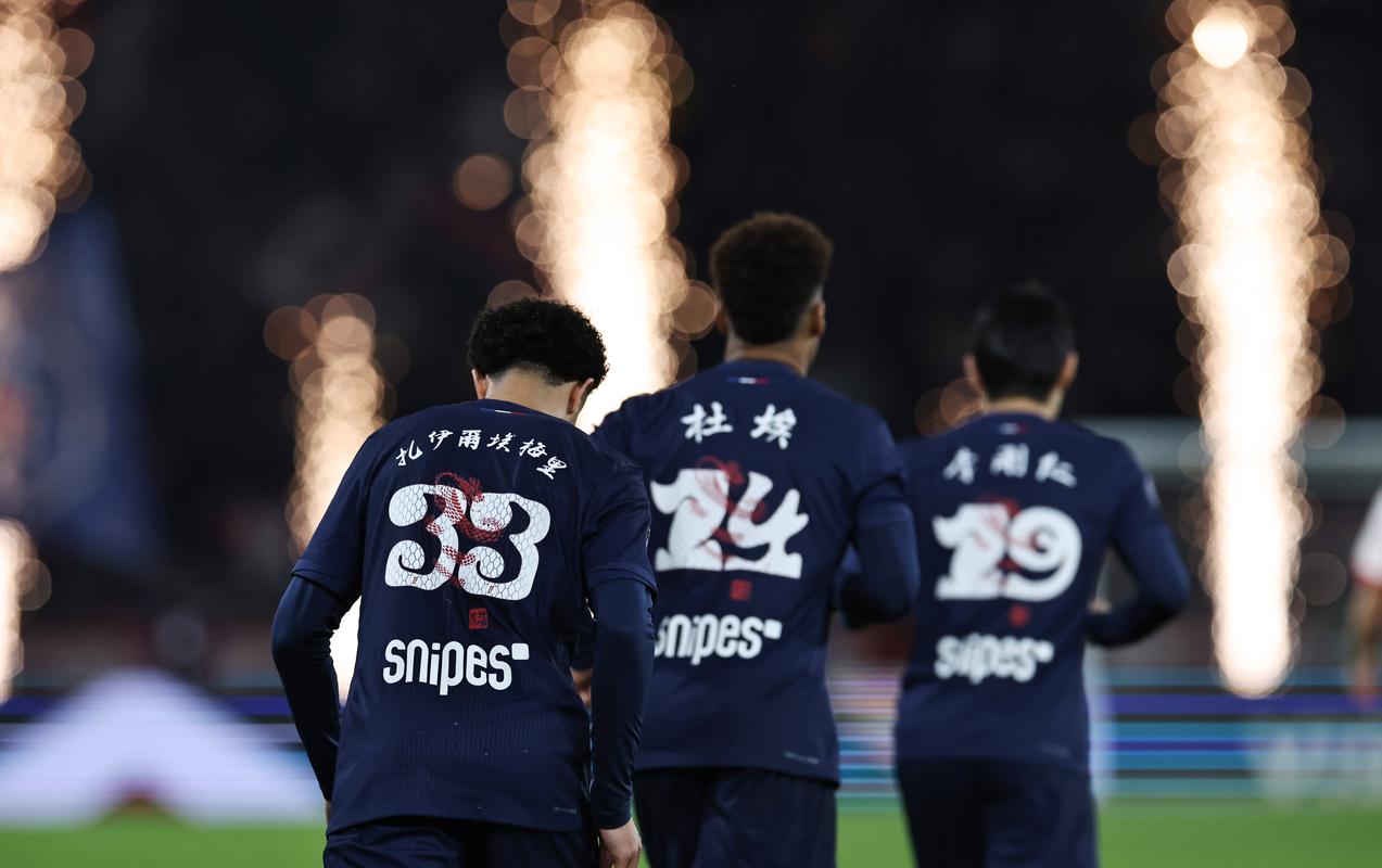 安布：邵佳一与此前的混乱划清界限，是国足非常好的主帅人选（安布称：邵佳一已与过去的混乱切割，堪为国足主帅上佳人选）