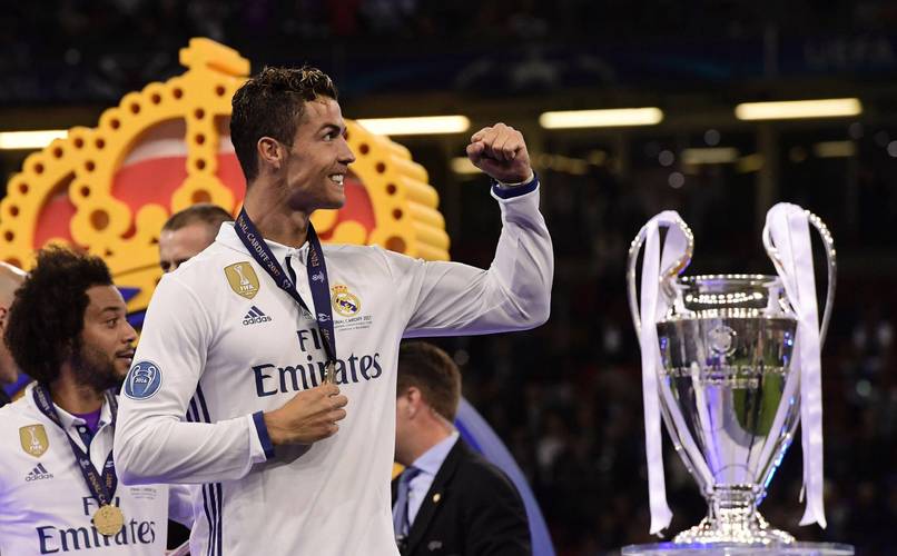 德国杯半场：曼赞比造点格里弗建功，弗赖堡1-0达姆施塔特（德国杯半场战报：曼赞比造点助格里弗破门，弗赖堡暂1-0领先达姆施塔特）