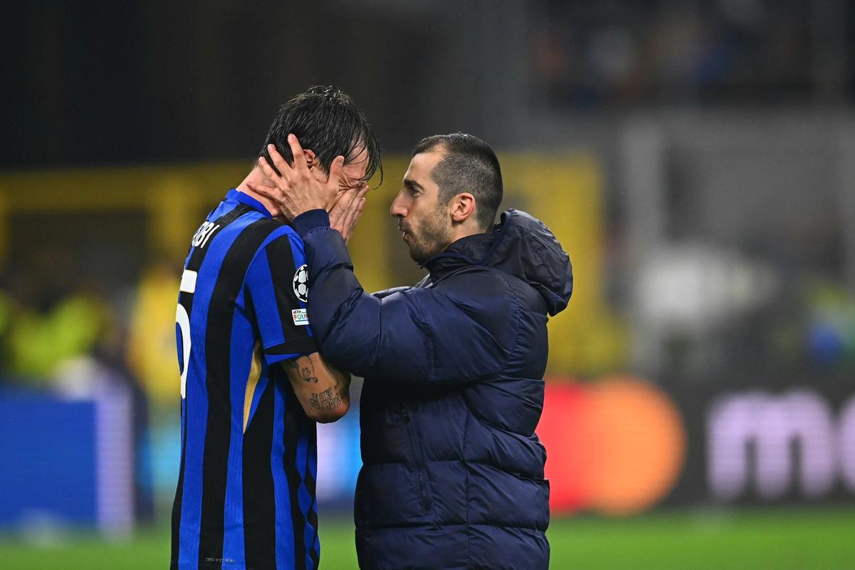 米体：罗马正式就齐尔克泽谈判，曼联要3500万欧强制买断条款（米体：罗马与齐尔克泽开启正式谈判，曼联拟设3500万欧强制买断条款）