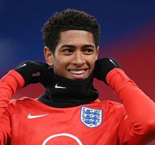 崔永熙：杨瀚森把女友带身边确实压力很大 希望他用实力打破质疑（崔永熙谈杨瀚森带女友在侧：压力不小，盼他用实力回应质疑）