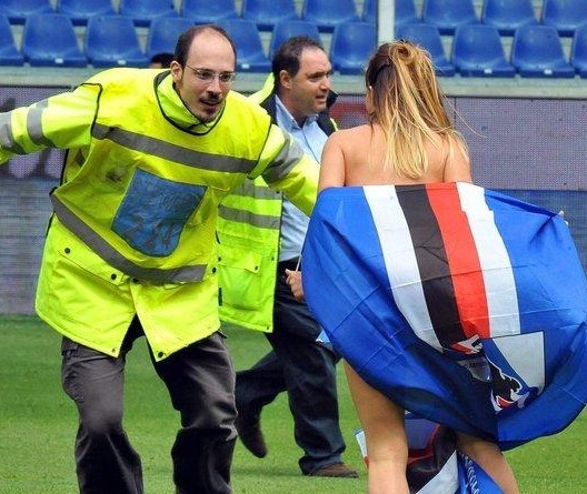 点射得分，凯文-迪克斯成为历史首位在德甲进球的印尼球员（凯文-迪克斯点球破门，成德甲史上首位进球的印尼球员）