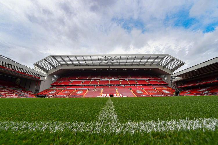 C罗晒与特朗普合照：感谢总统先生的邀请和热情欢迎（C罗分享与特朗普合影：感谢总统的邀请与热情接待）