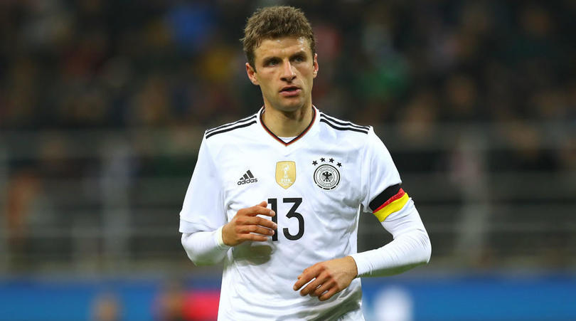 网球到底是黄色还是绿色的？ 你们觉得呢？（网球究竟是黄色还是绿色？你怎么看？）