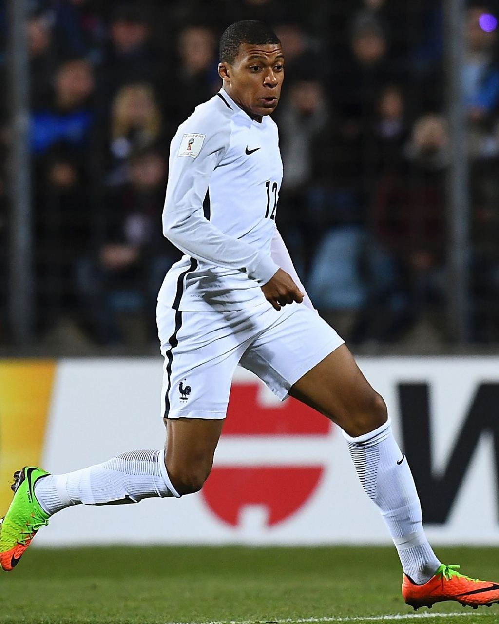 集体低迷！开拓者上半场13次失误&禁区得分14-36落后（全面哑火！开拓者半场13失误，禁区得分14-36处下风）