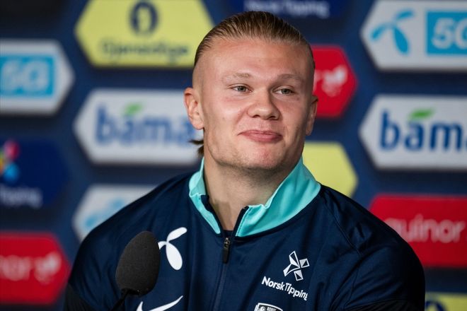 胡尔克完成职业生涯500球里程碑，球迷打出巨型TIFO致敬（胡尔克达成生涯500球壮举，球迷以巨型TIFO致敬）